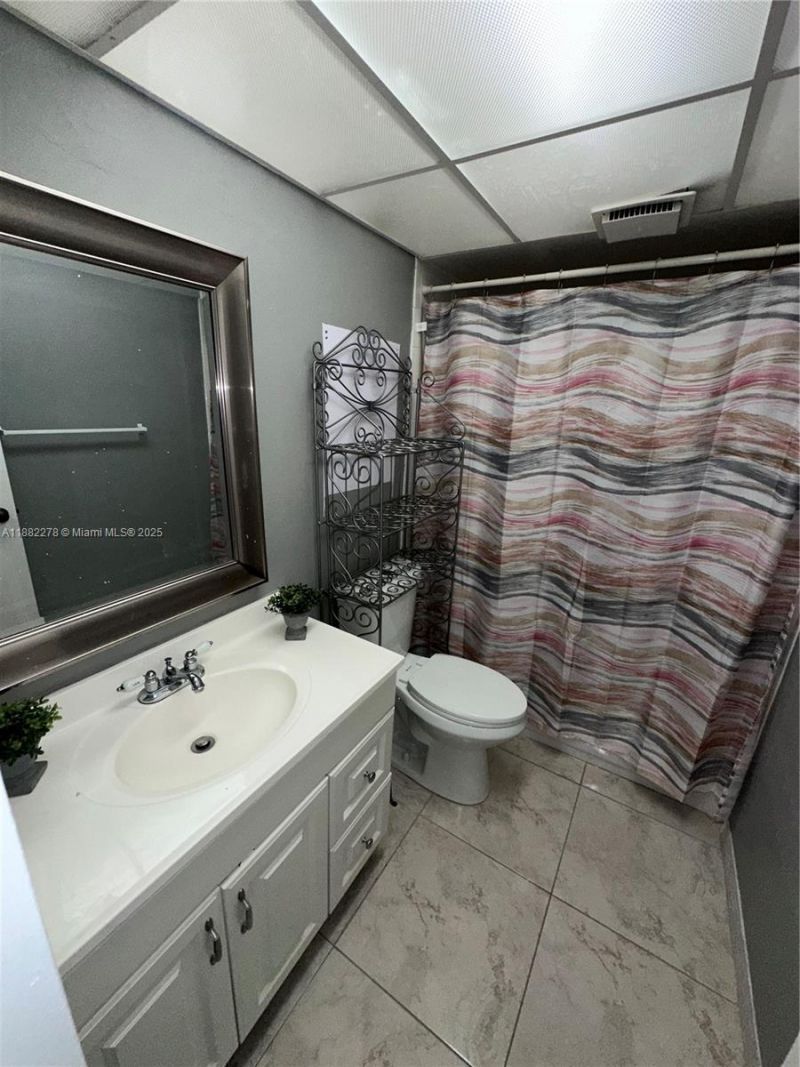 2800 Somerset Dr, Unit 403J, Lauderdale Lakes, FL 33311 Photo