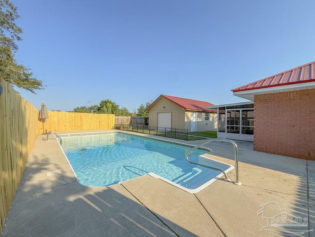 6902 Hanover Ct, Milton, FL 32570 Main Photo