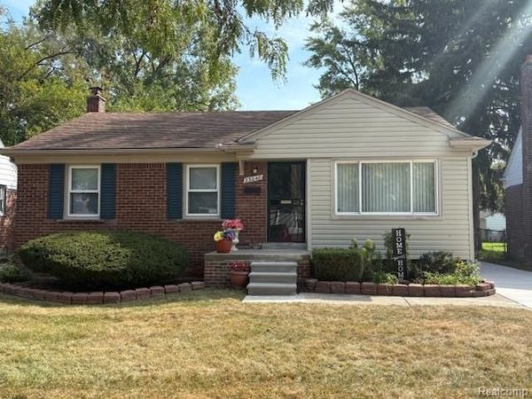 23040 Church Street, Oak Park, MI 48237