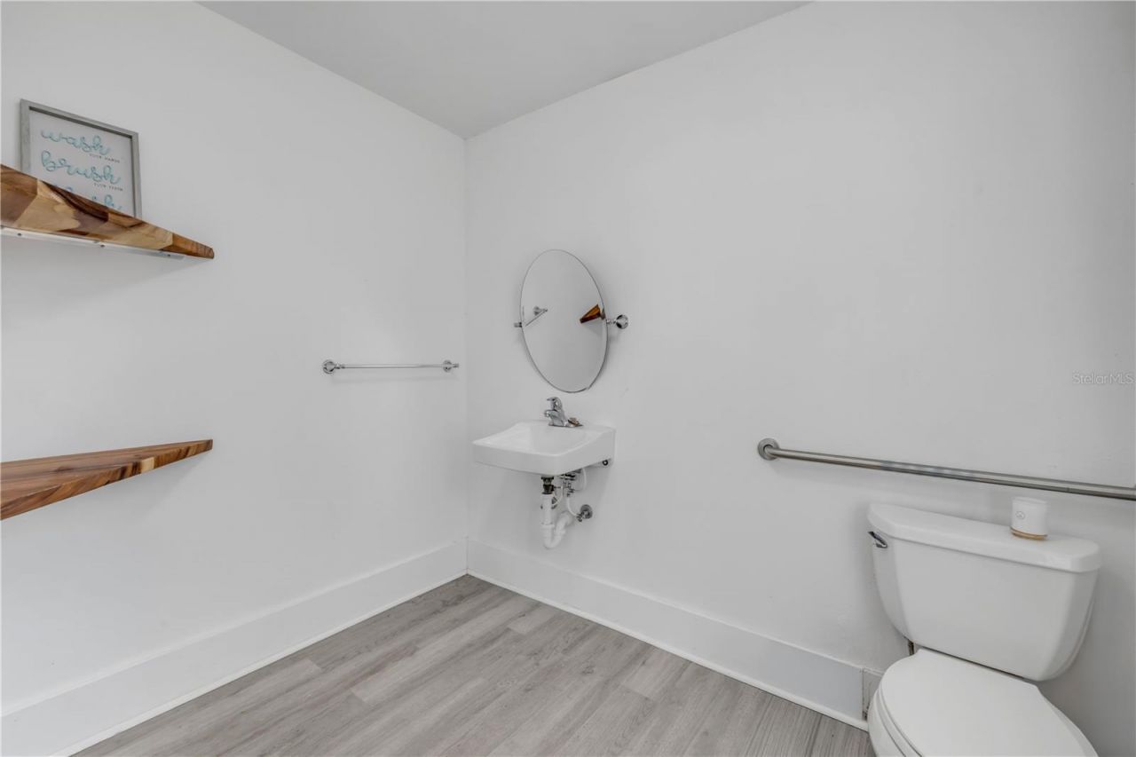 200 Live Oak Street, New Smyrna Beach, FL 32168 Photo