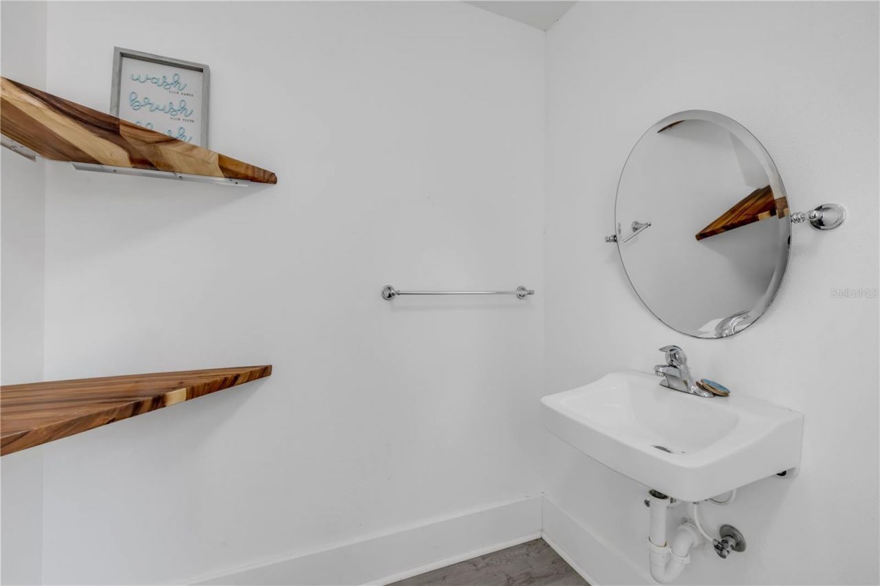 200 Live Oak Street, New Smyrna Beach, FL 32168 Photo