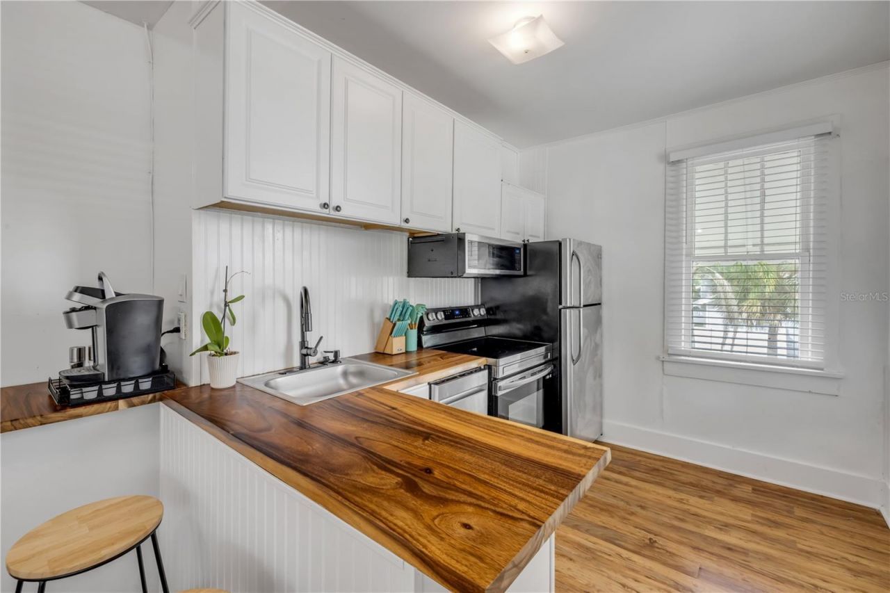 200 Live Oak Street, New Smyrna Beach, FL 32168 Photo