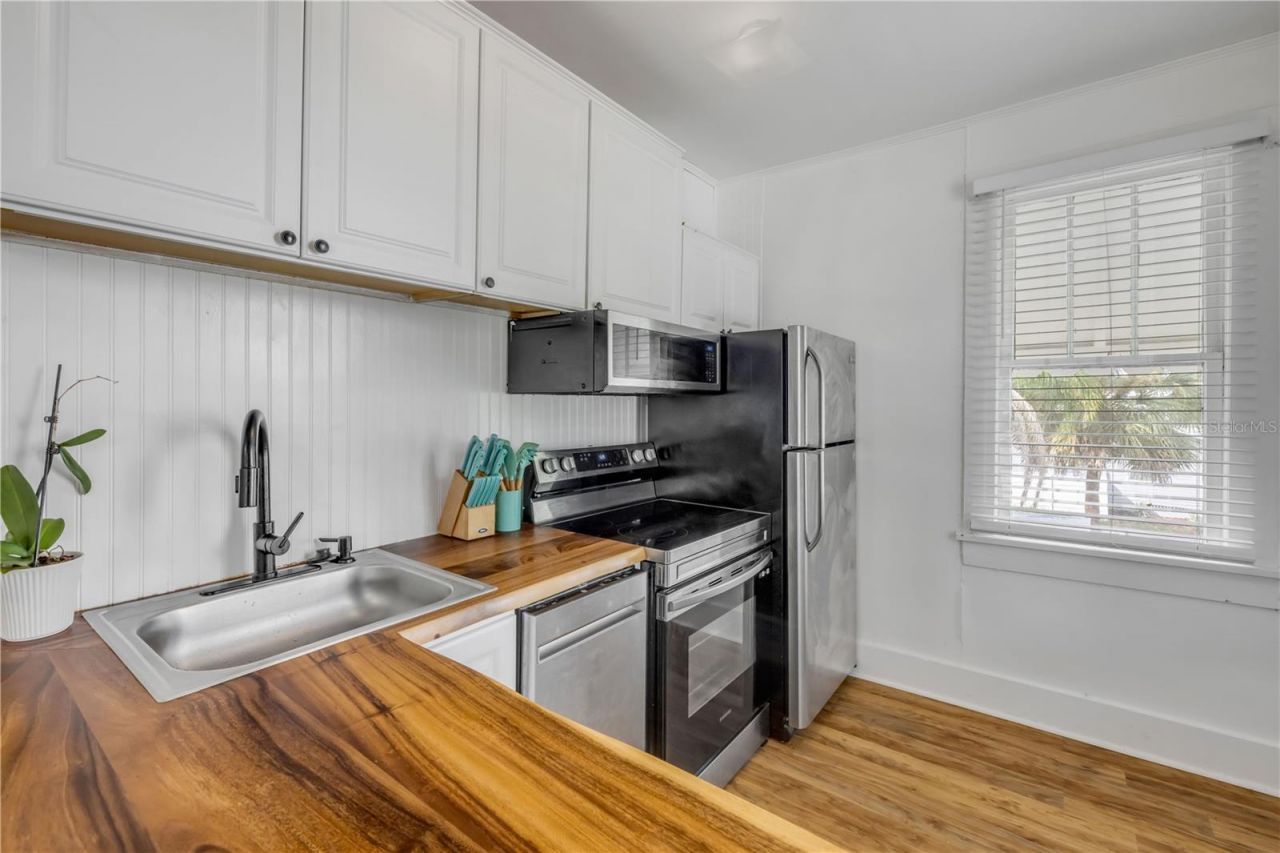 200 Live Oak Street, New Smyrna Beach, FL 32168 Photo