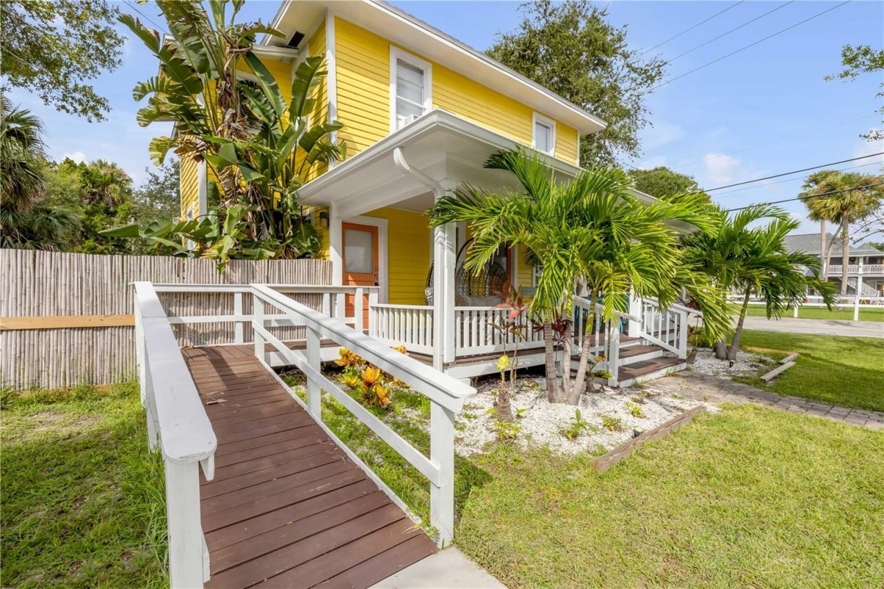 200 Live Oak Street, New Smyrna Beach, FL 32168 Photo