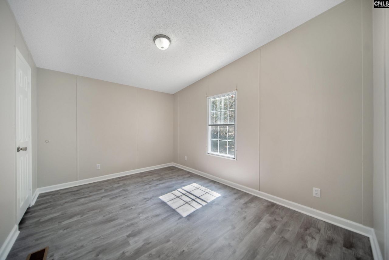 145 Glencrest Drive Photo 17