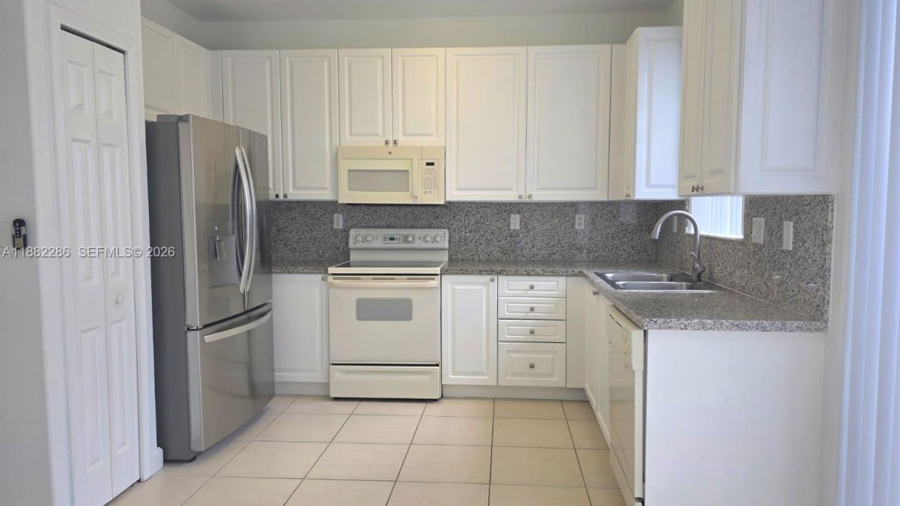 5570 NW 107th Ave, Unit 902, Doral, FL 33178 Photo