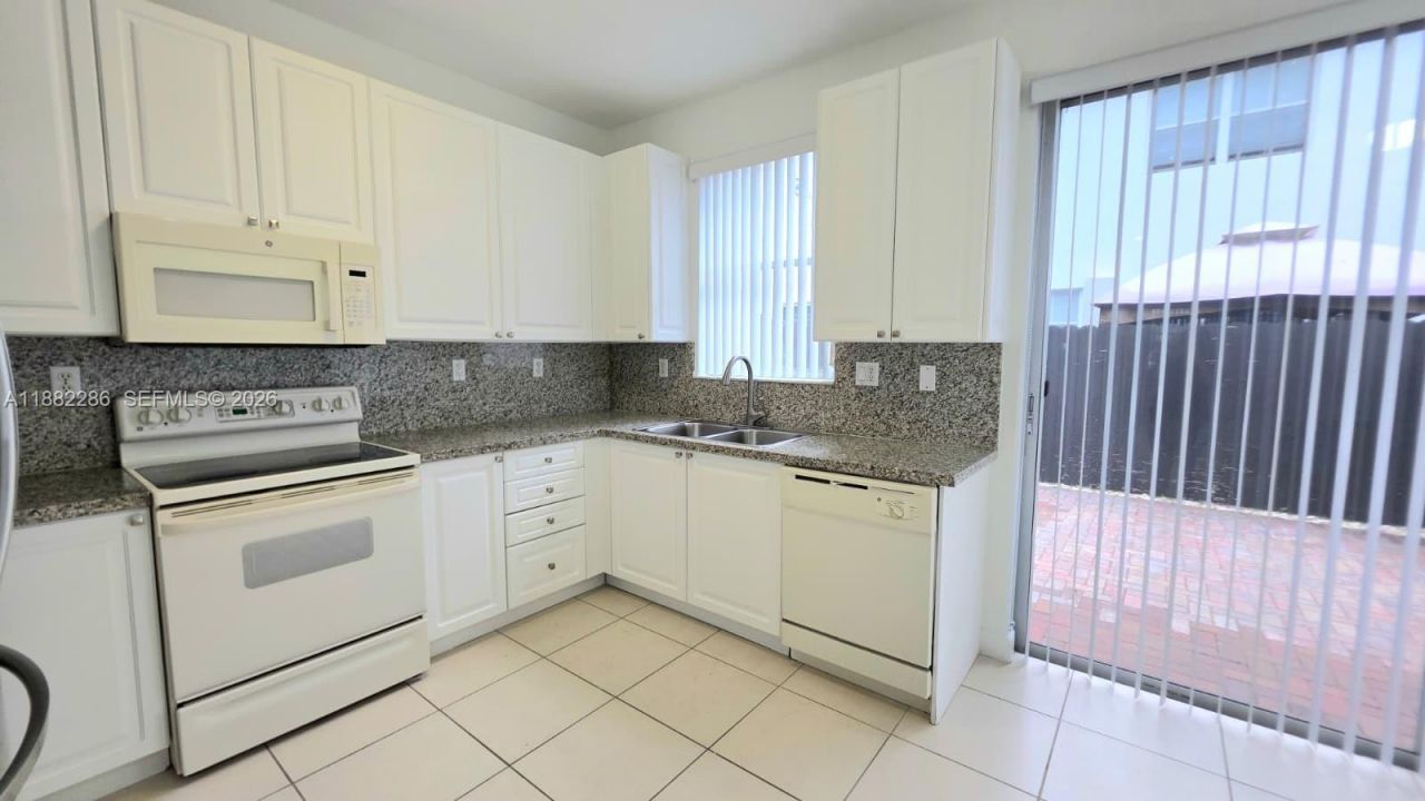 5570 NW 107th Ave, Unit 902, Doral, FL 33178 Photo