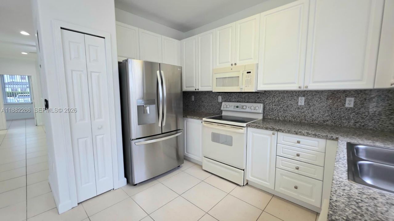 5570 NW 107th Ave, Unit 902, Doral, FL 33178 Photo