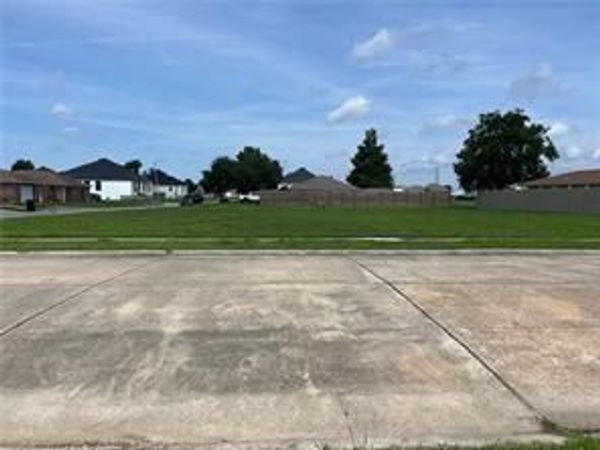 4000 EVANGELINE Drive, Chalmette, LA 70043