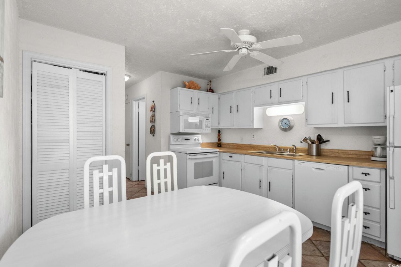 1621 Edge Dr. Photo 10