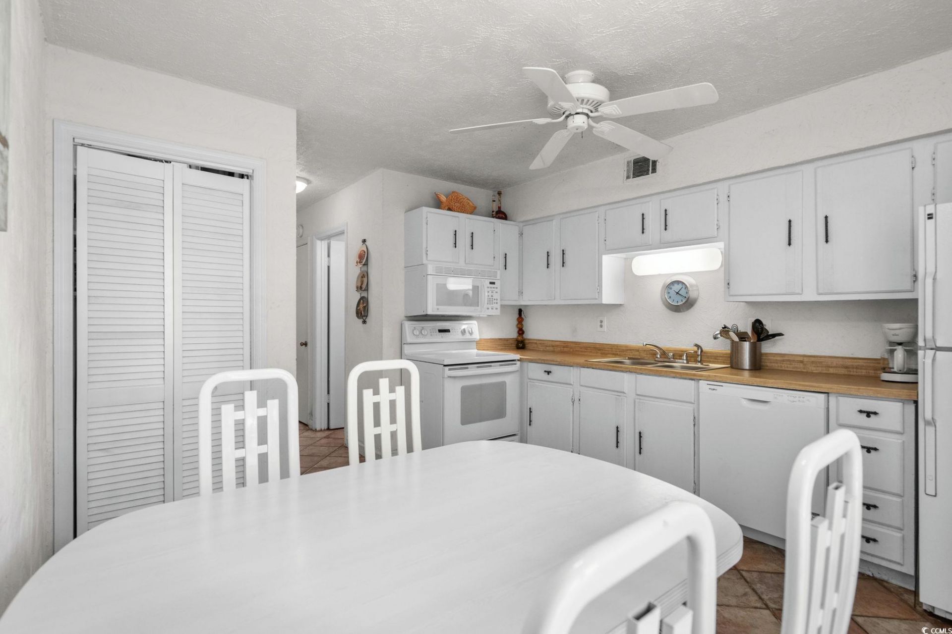 1621 Edge Dr. Photo 11