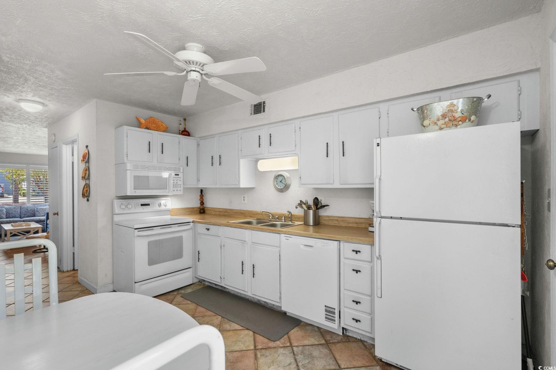 1621 Edge Dr. Photo 12