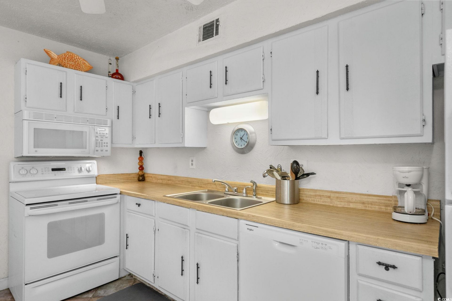 1621 Edge Dr. Photo 13
