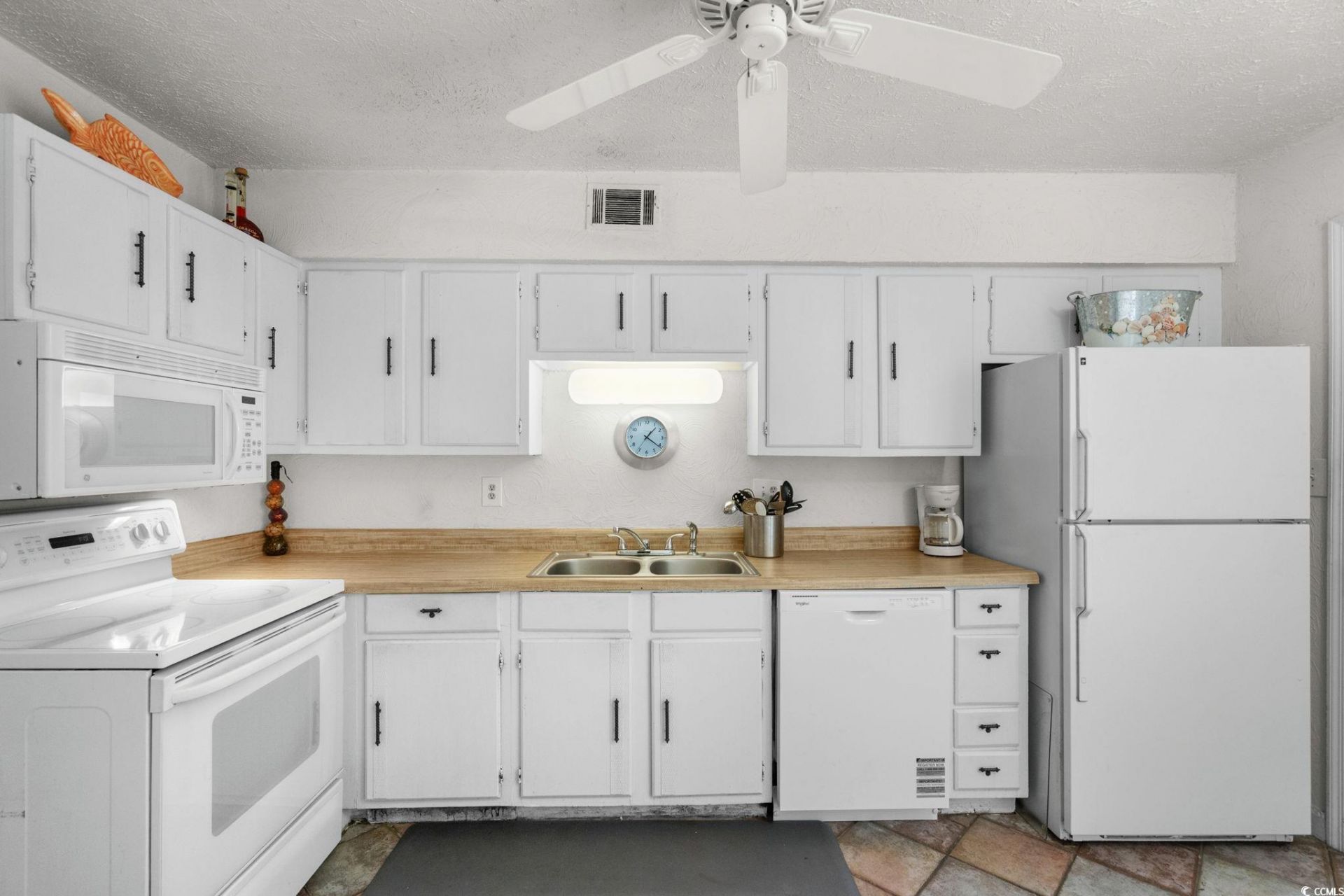 1621 Edge Dr. Photo 14