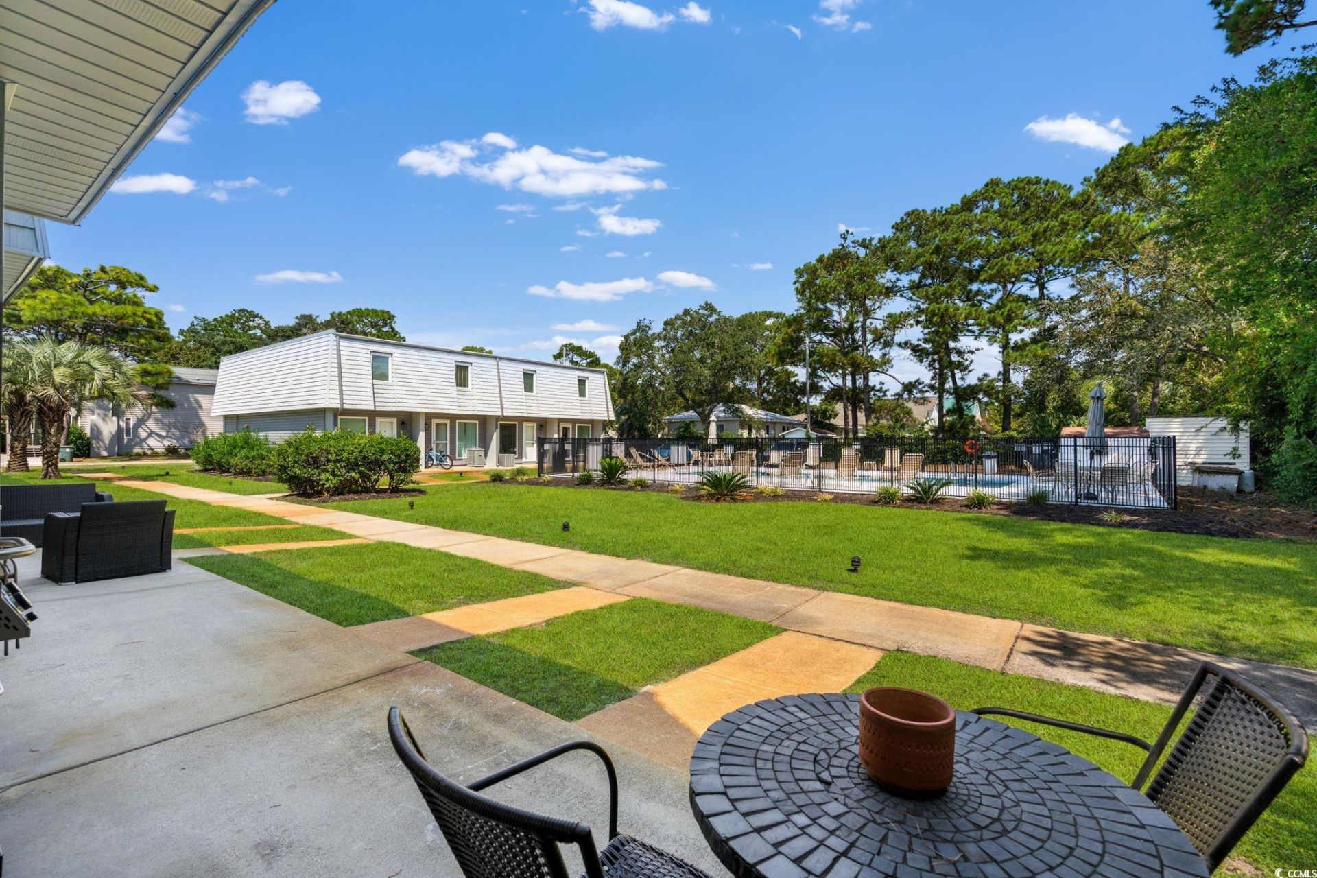 1621 Edge Dr. Photo 17