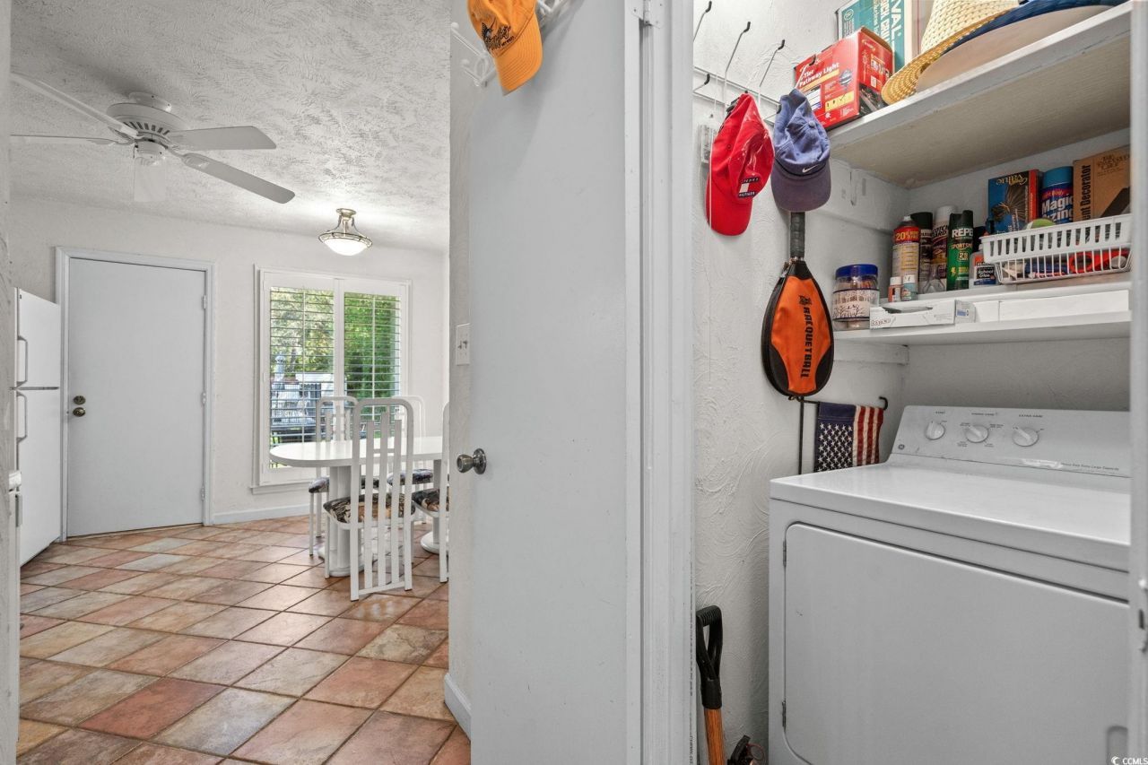 1621 Edge Dr. Photo 28