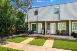 1621 Edge Dr. photo 4