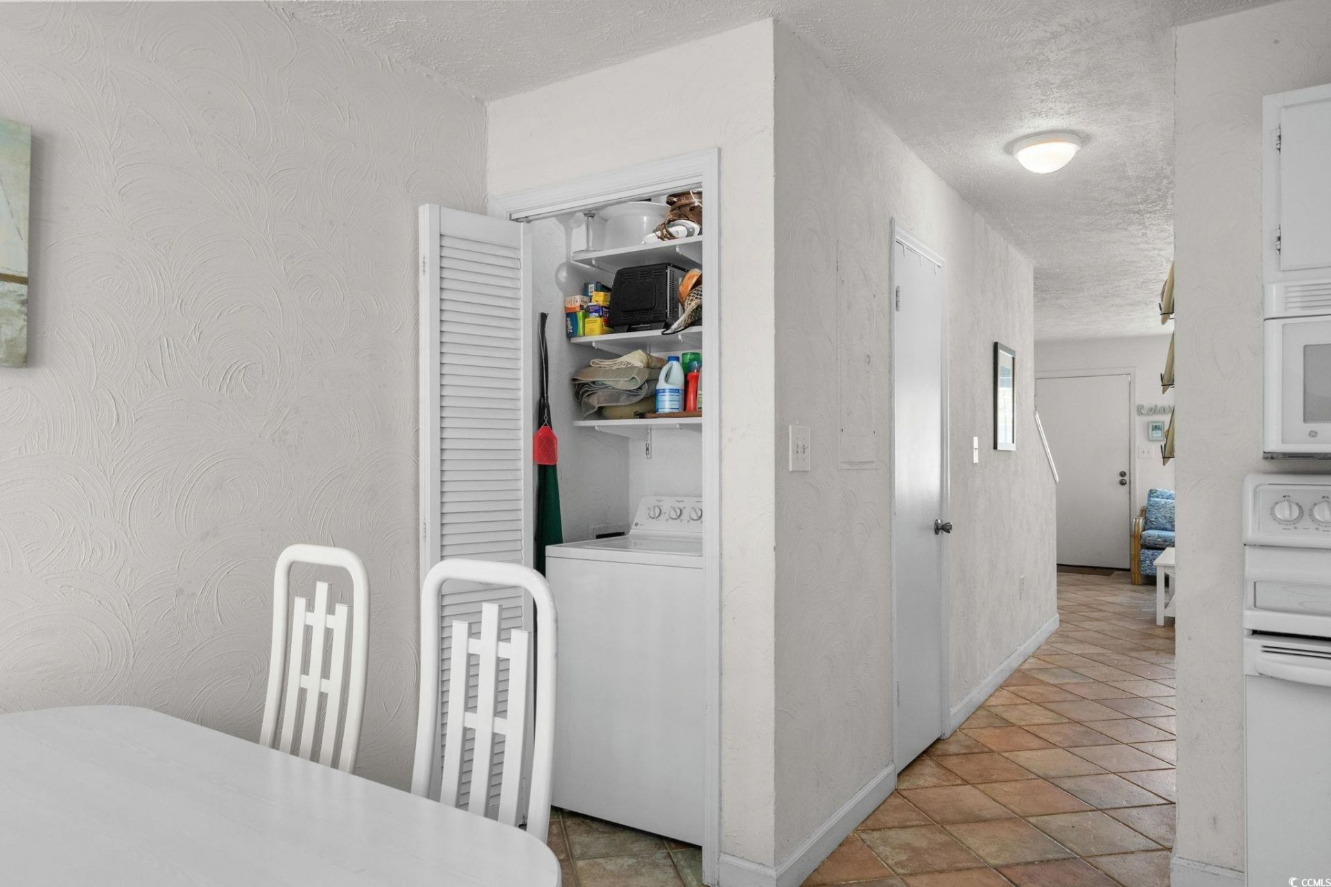 1621 Edge Dr. Photo 30