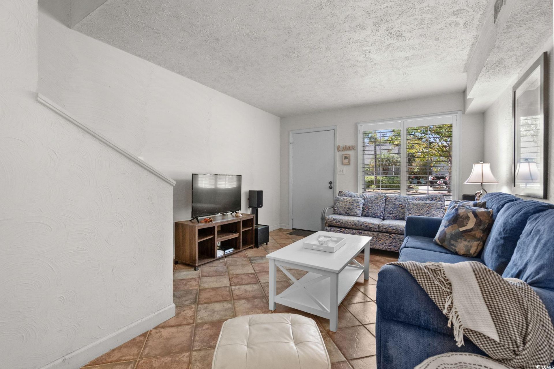 1621 Edge Dr. Photo 4
