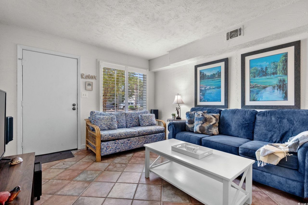 1621 Edge Dr. Photo 4