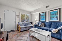 1621 Edge Dr. photo 4