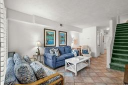 1621 Edge Dr. photo 4