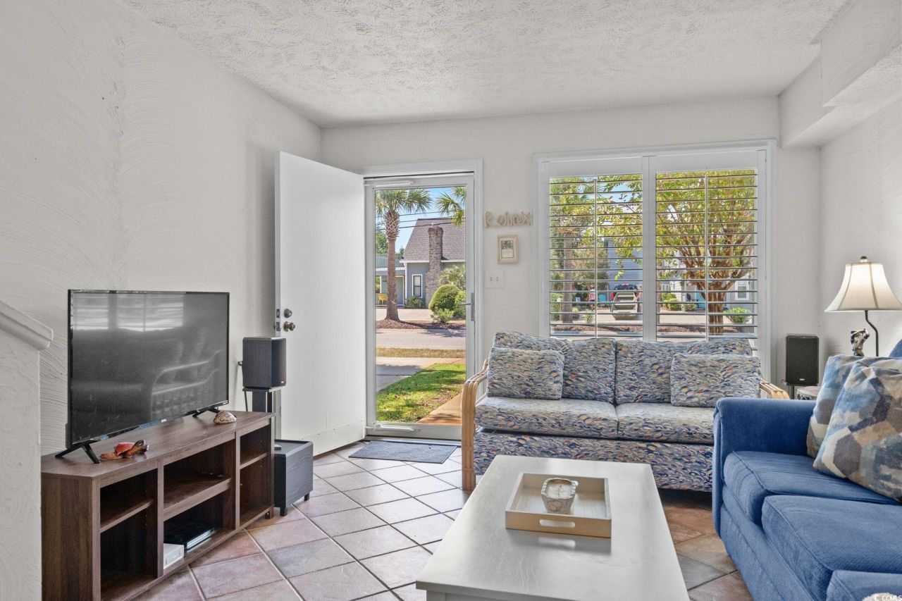 1621 Edge Dr. Photo 6