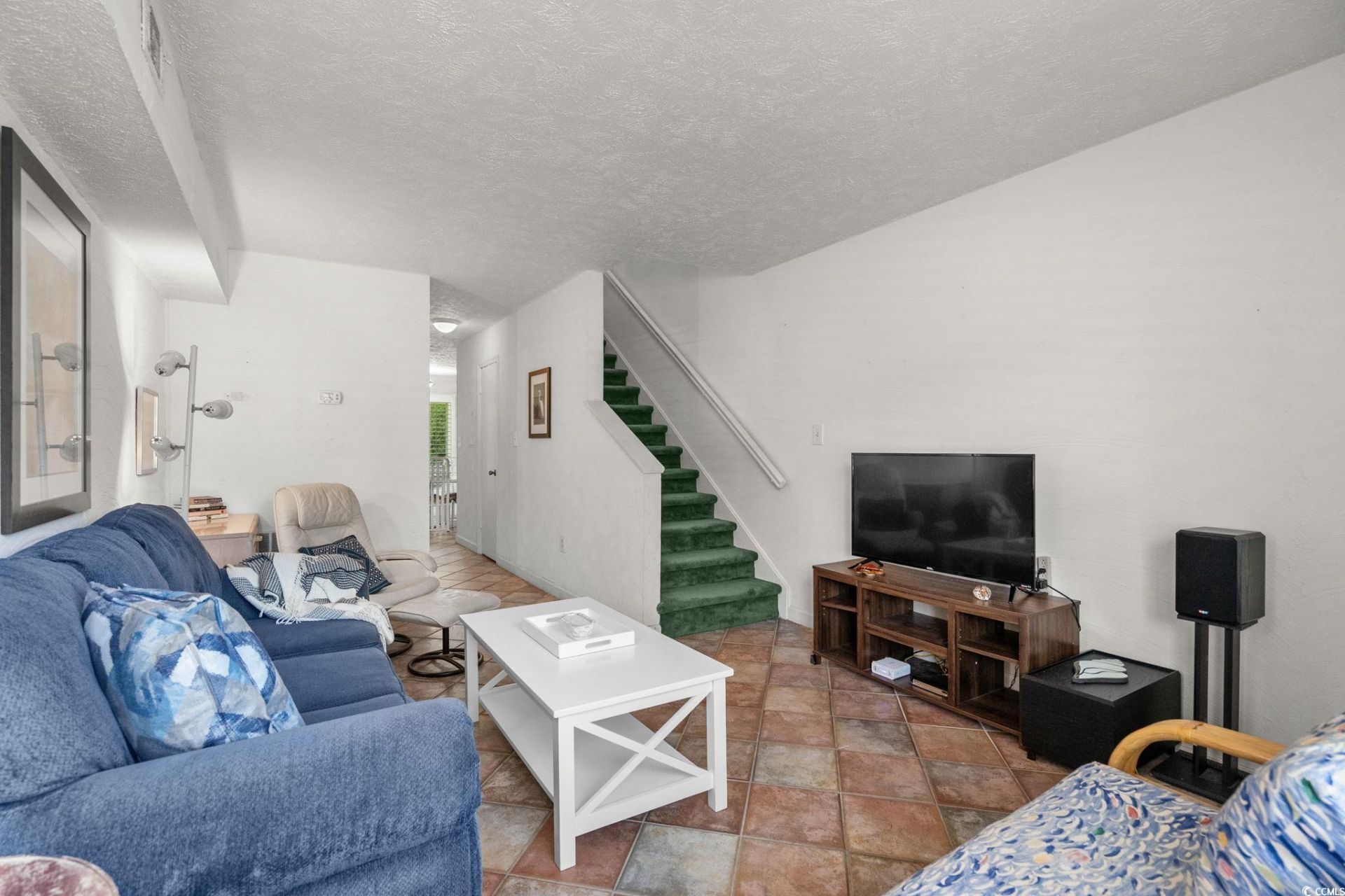 1621 Edge Dr. Photo 8