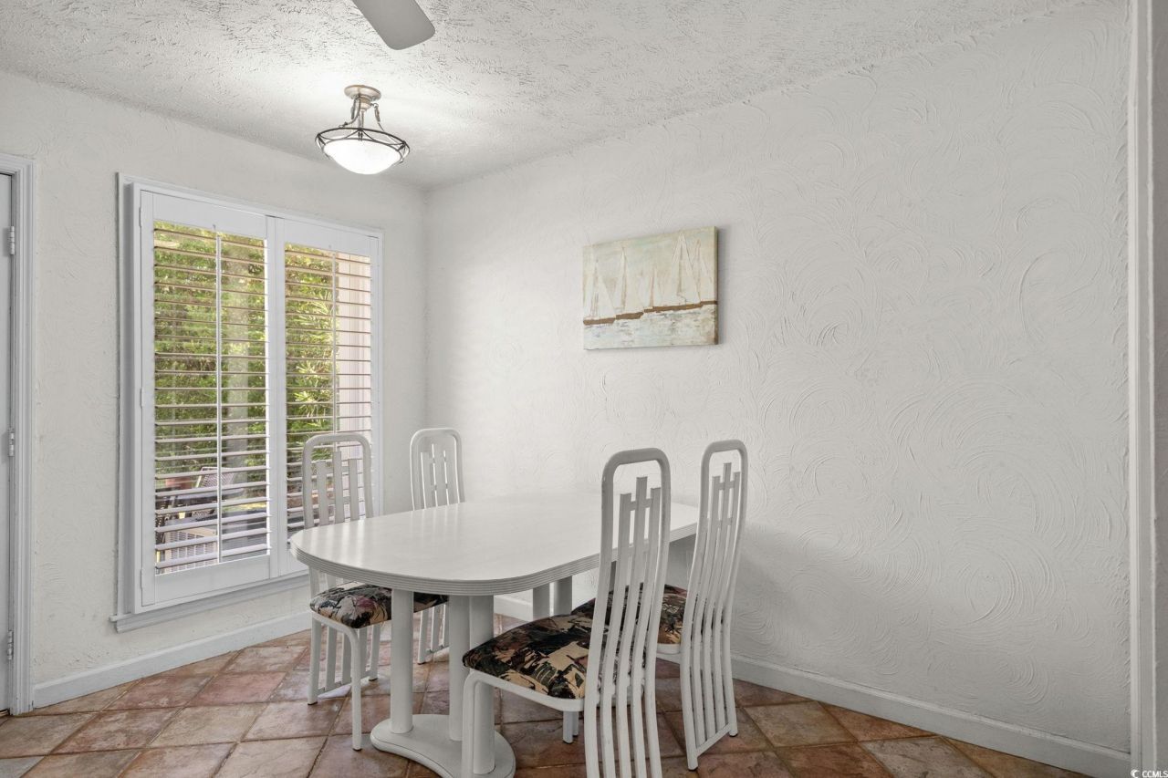 1621 Edge Dr. Photo 9