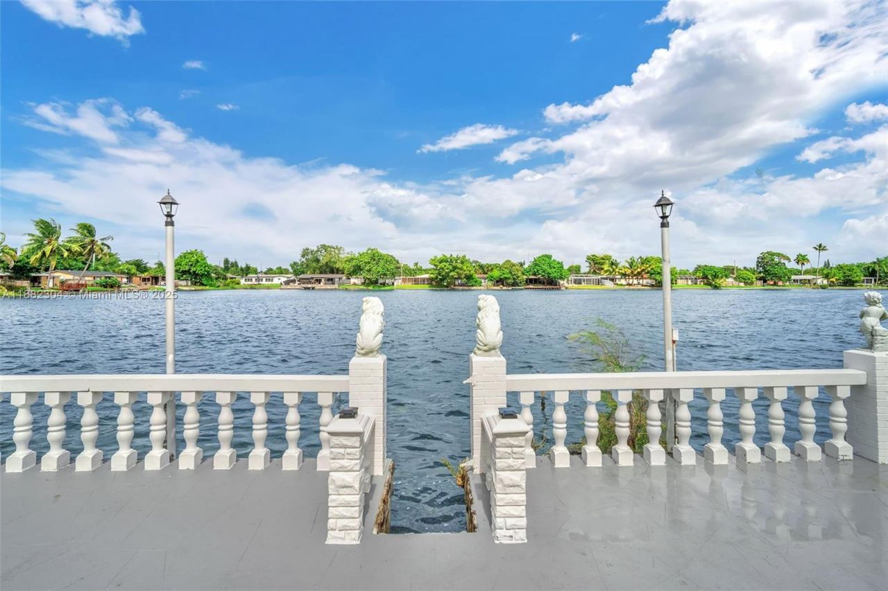 6757 Rose Dr, Miramar, FL 33023 Photo