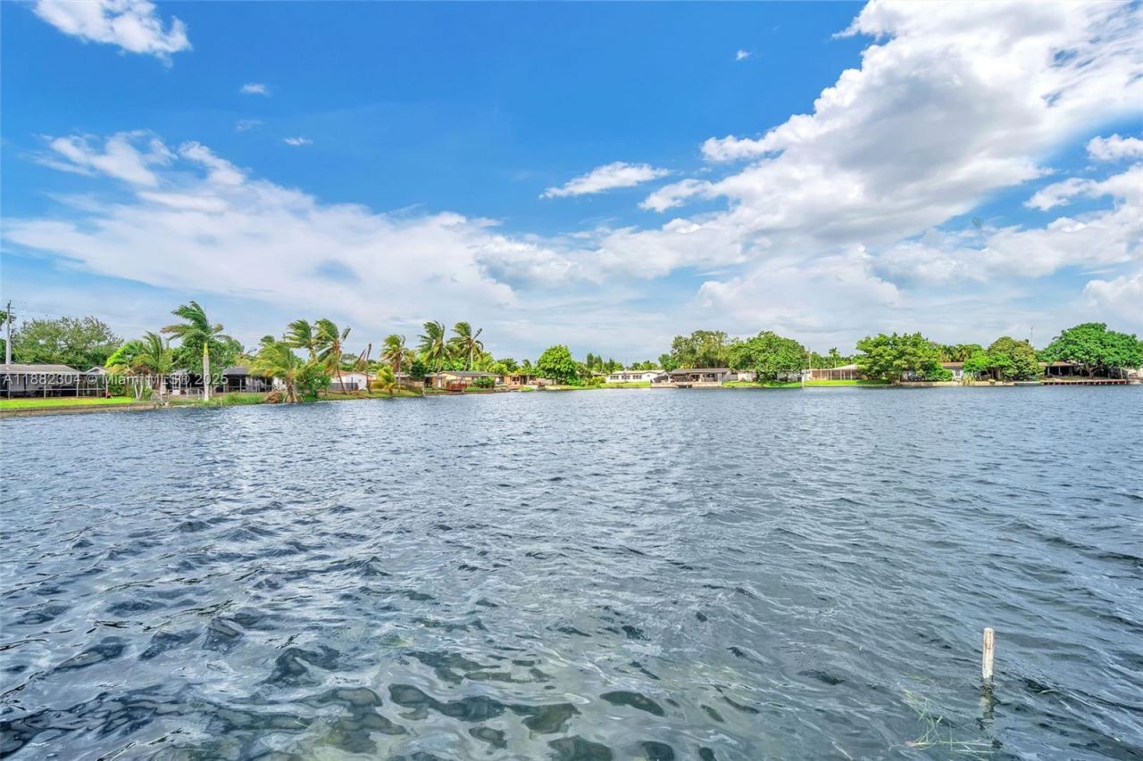 6757 Rose Dr, Miramar, FL 33023 Photo