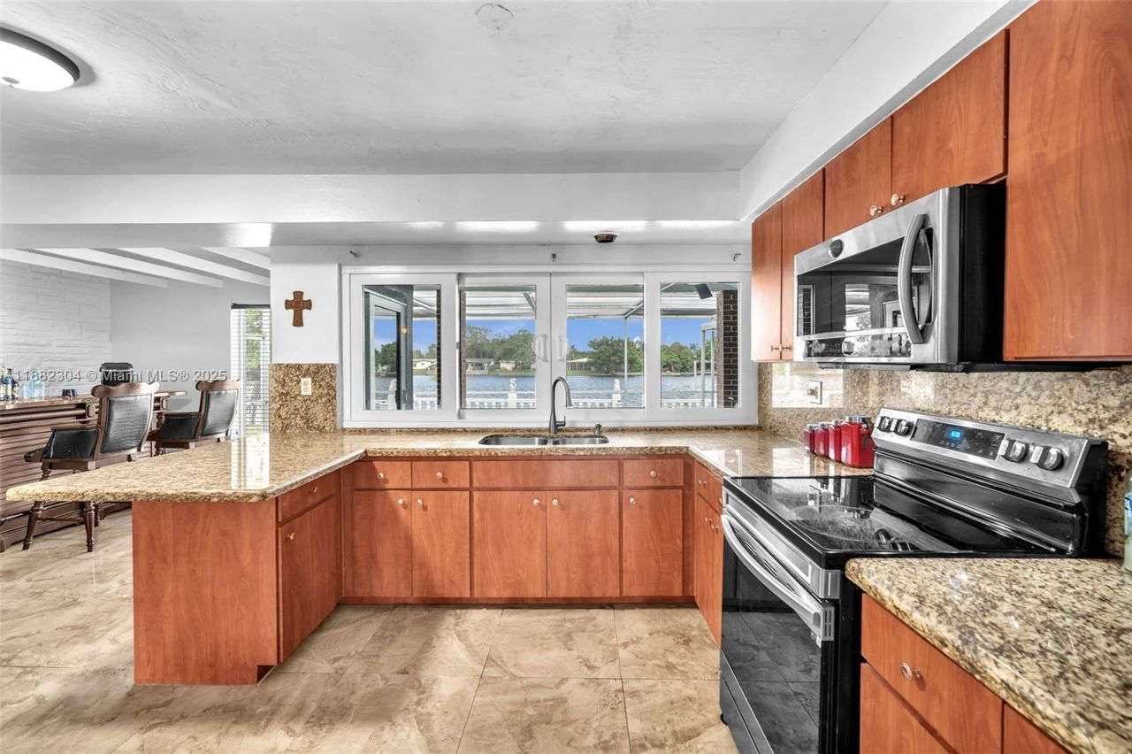 6757 Rose Dr, Miramar, FL 33023 Photo