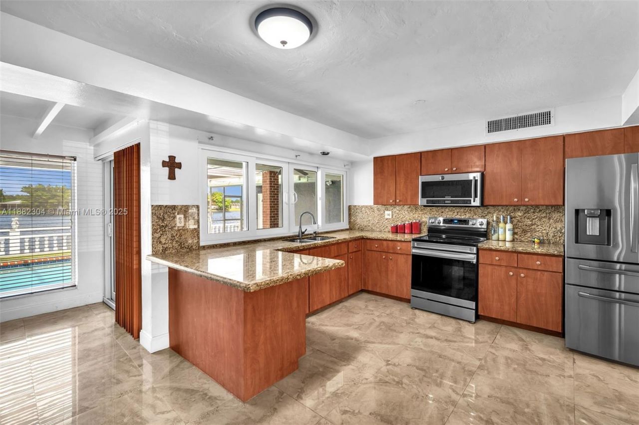 6757 Rose Dr, Miramar, FL 33023 Photo