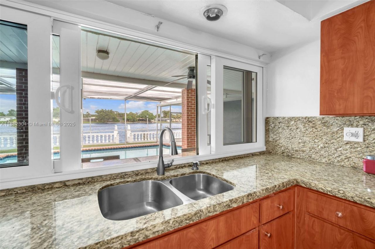 6757 Rose Dr, Miramar, FL 33023 Photo