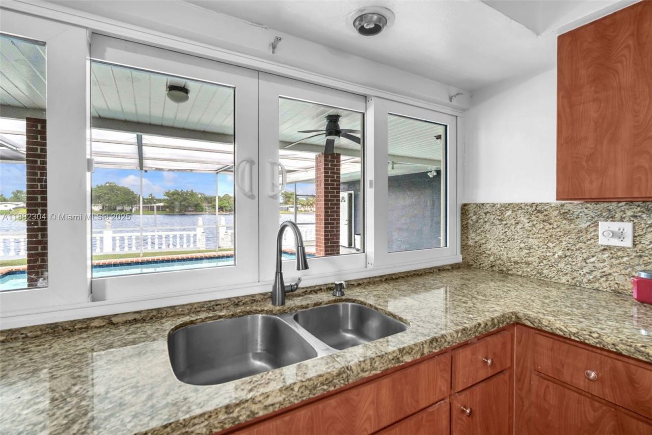 6757 Rose Dr, Miramar, FL 33023 Photo