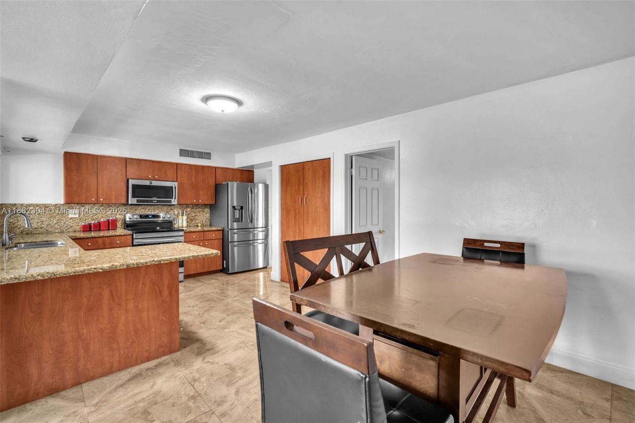 6757 Rose Dr, Miramar, FL 33023 Photo