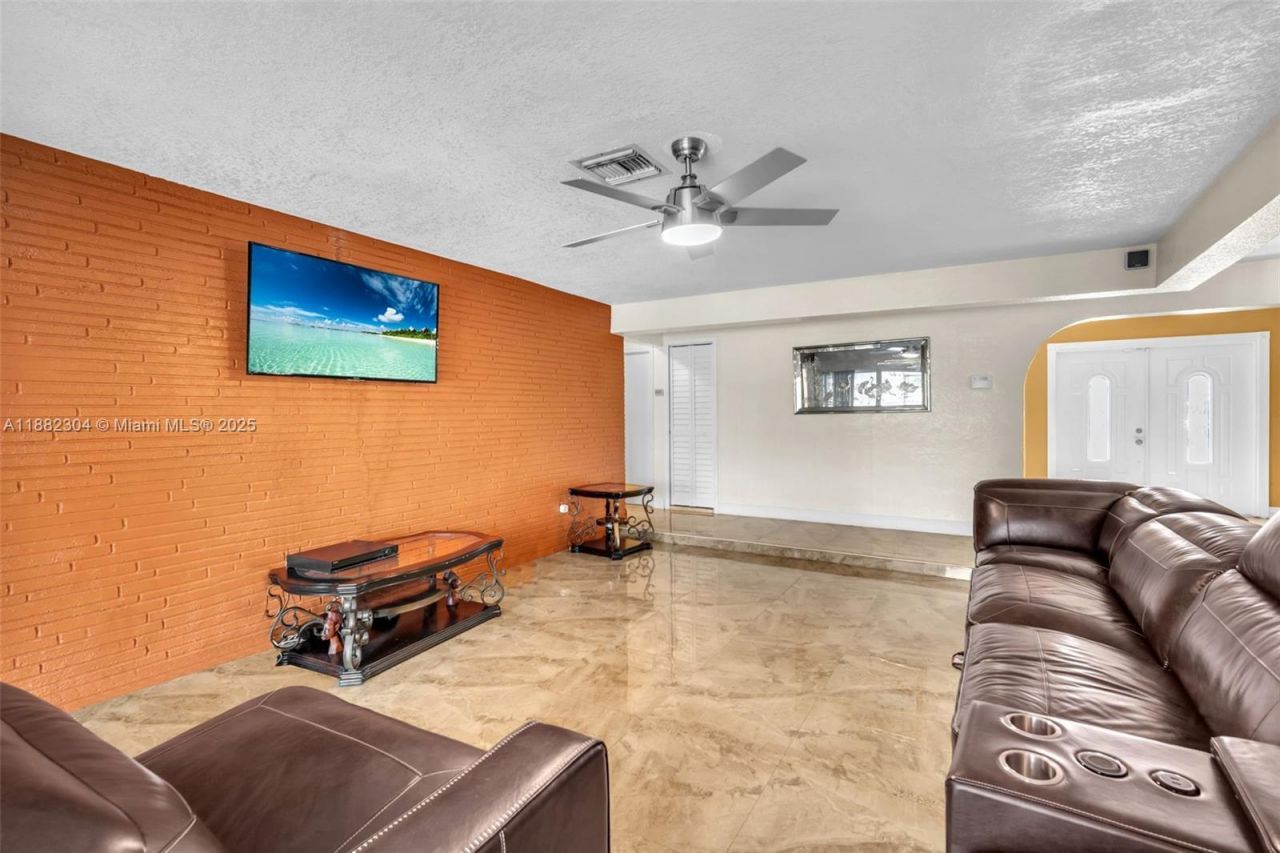 6757 Rose Dr, Miramar, FL 33023 Photo