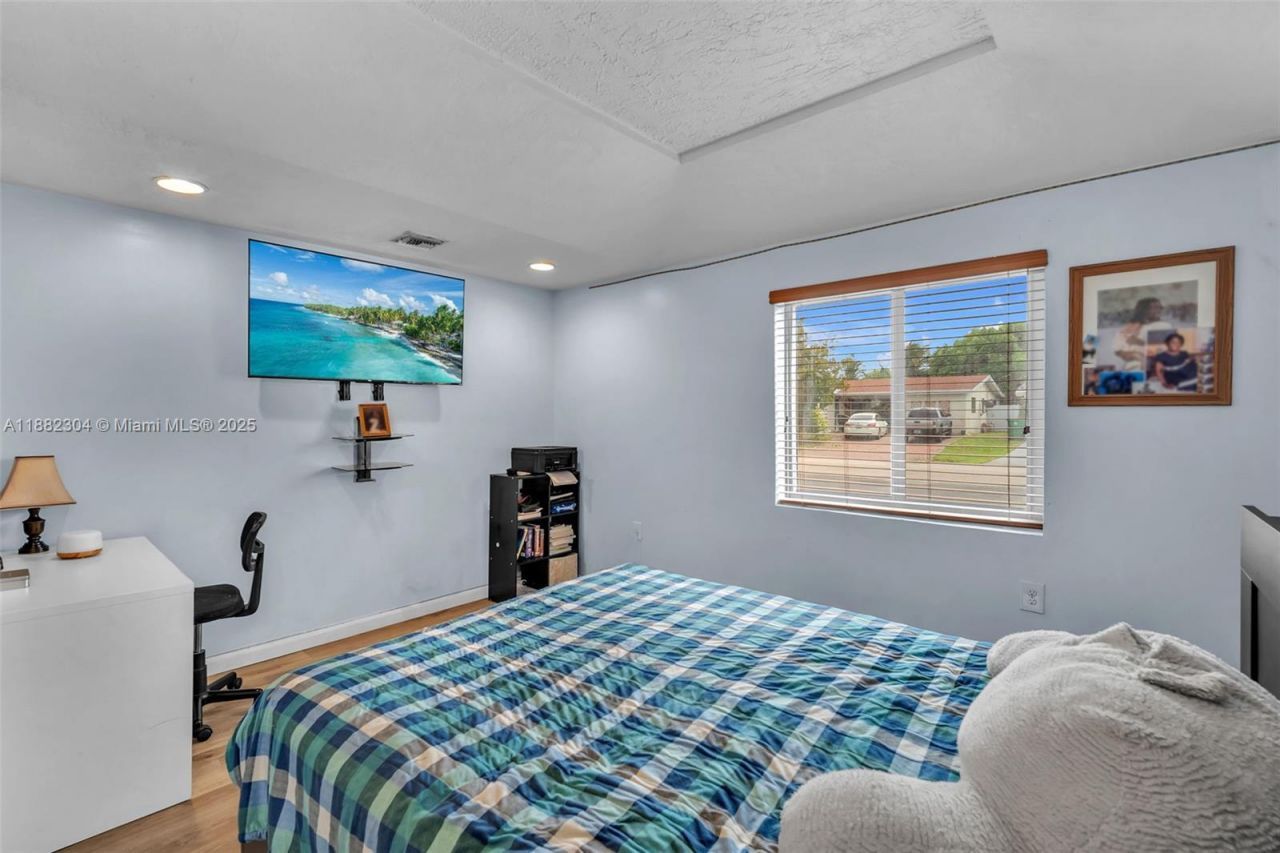 6757 Rose Dr, Miramar, FL 33023 Photo