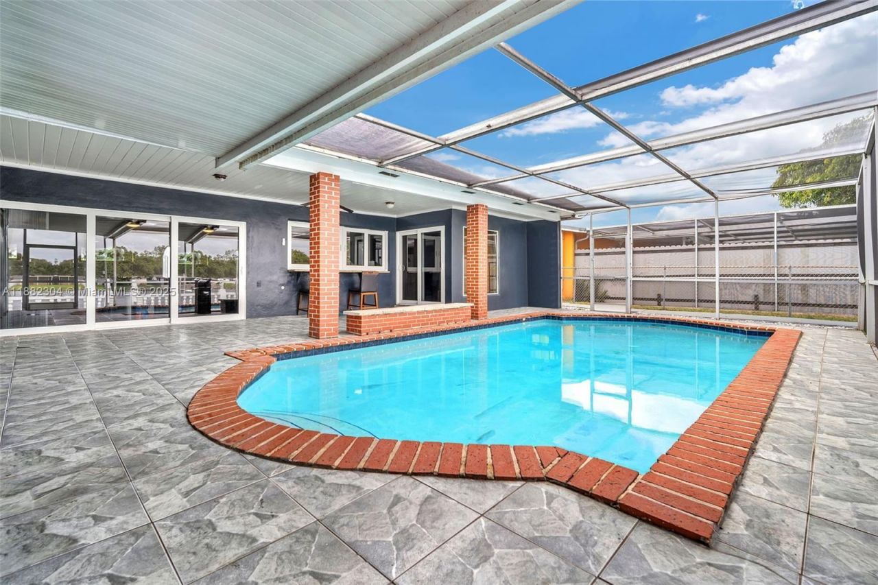 6757 Rose Dr, Miramar, FL 33023 Photo