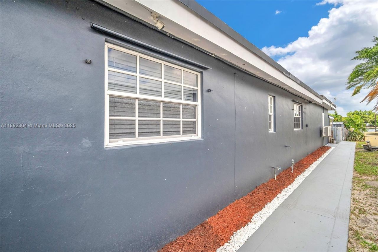 6757 Rose Dr, Miramar, FL 33023 Photo