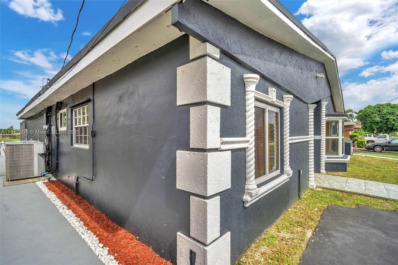 6757 Rose Dr, Miramar, FL 33023 Photo