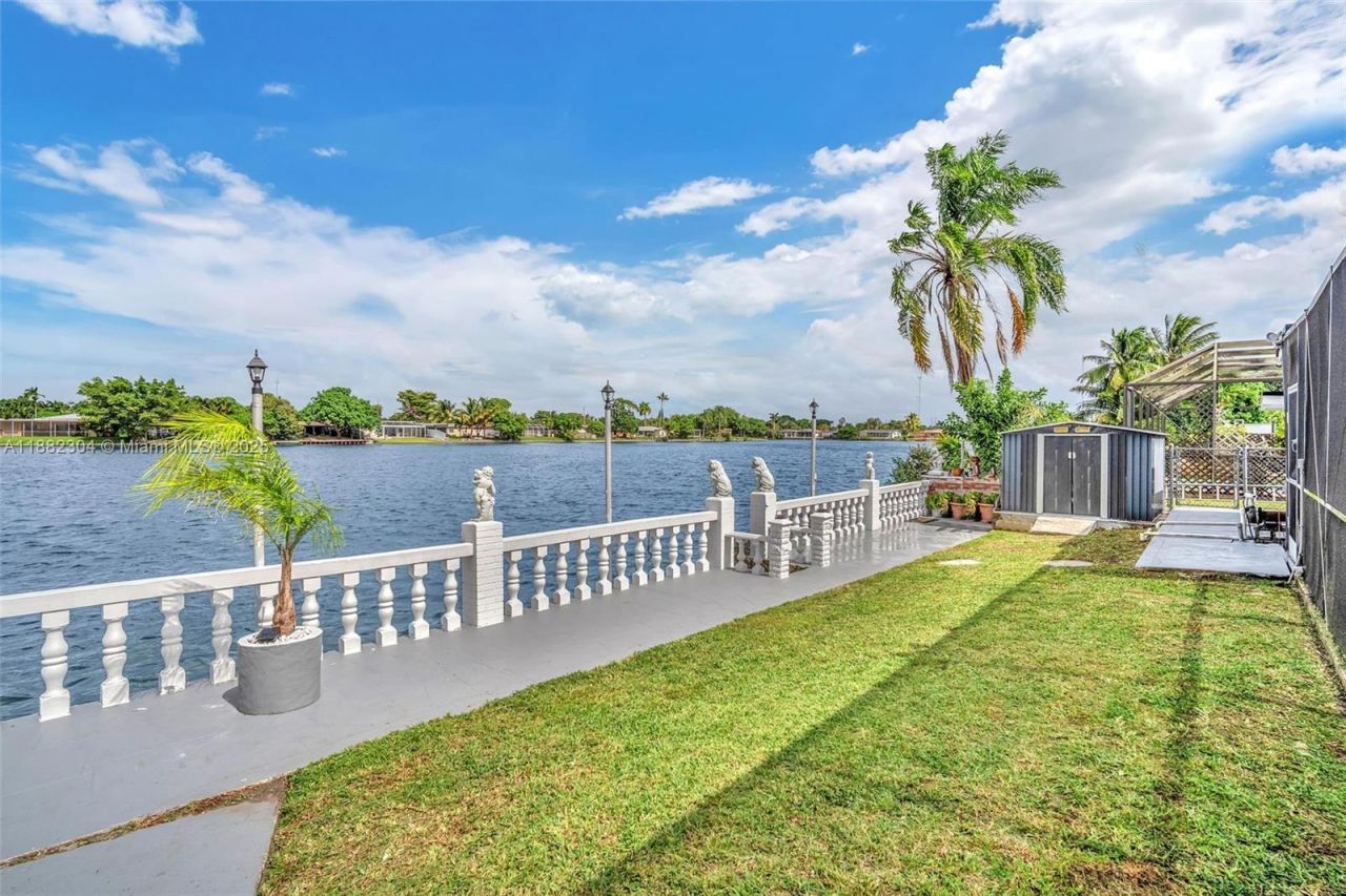 6757 Rose Dr, Miramar, FL 33023 Photo