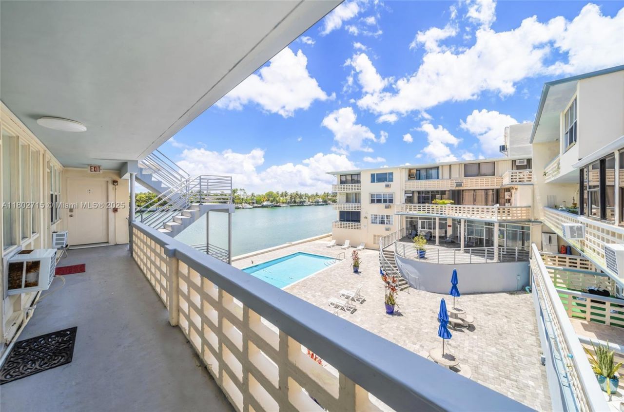 6484 Indian Creek Dr, Unit 202, Miami Beach, FL 33141 Photo