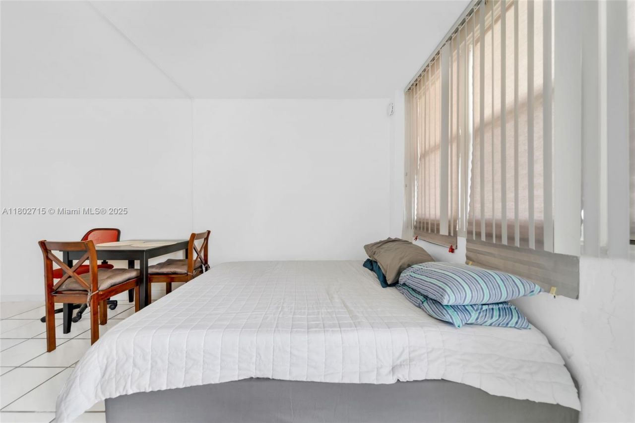 6484 Indian Creek Dr, Unit 202, Miami Beach, FL 33141 Photo