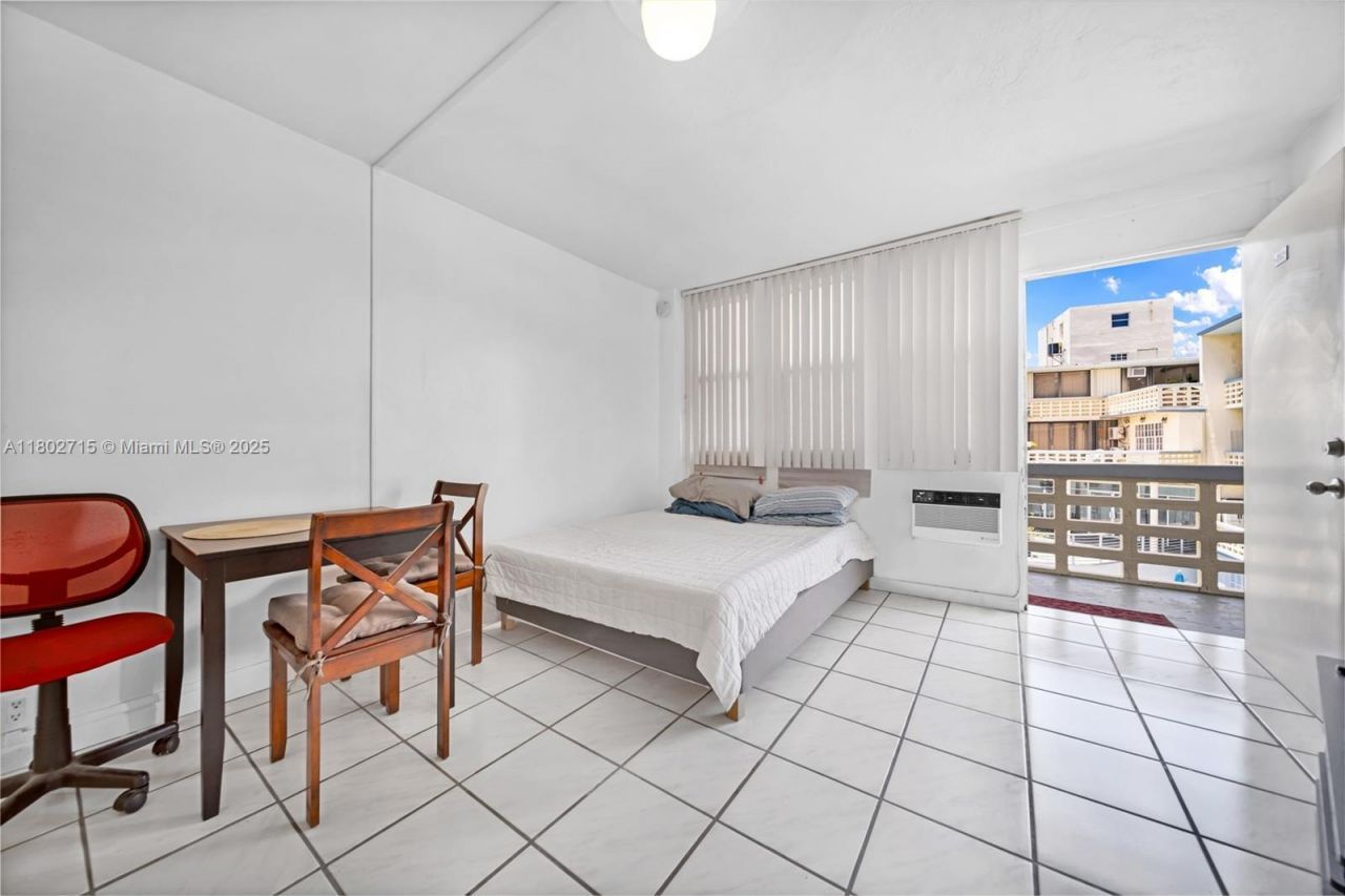 6484 Indian Creek Dr, Unit 202, Miami Beach, FL 33141 Photo