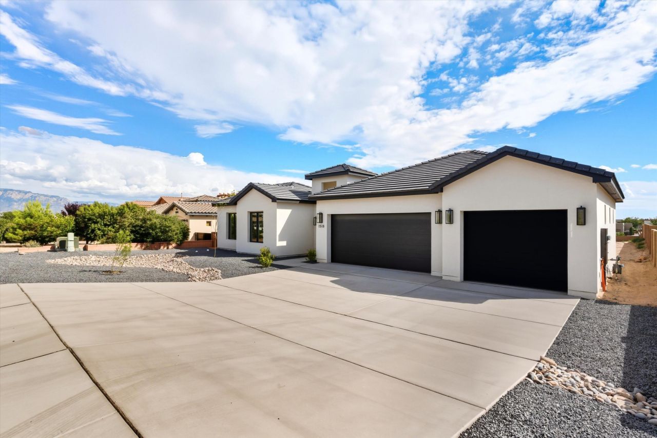 1518 20th Avenue Se, Rio Rancho, NM 87124 Main Photo