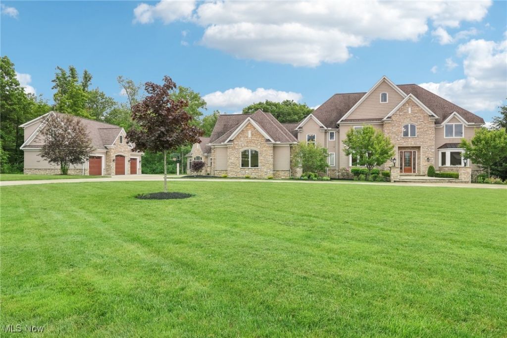 11115 Courtney Court, Chardon, OH 44024