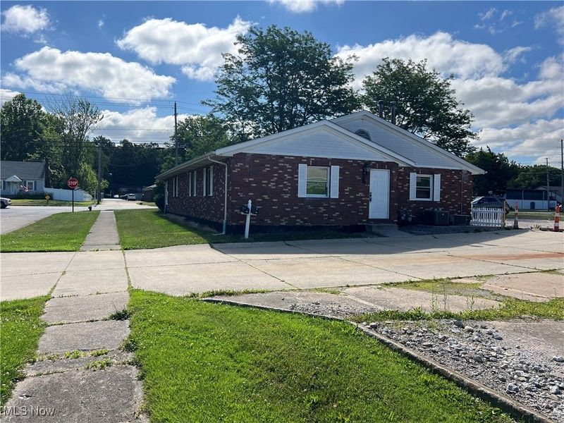 4940 Oberlin Avenue, Lorain, OH 44053 Photo 1