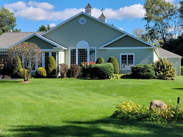 16 Hunter Brook Lane, Queensbury, NY 12804