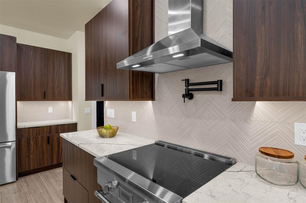 1910 Cloverlawn Avenue, Orlando, FL 32806 Photo